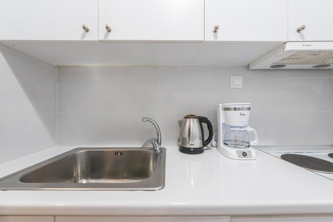 Apartment At Megaro Mousikis St Semi Basement 1Bed 2 Pers 아테네 외부 사진
