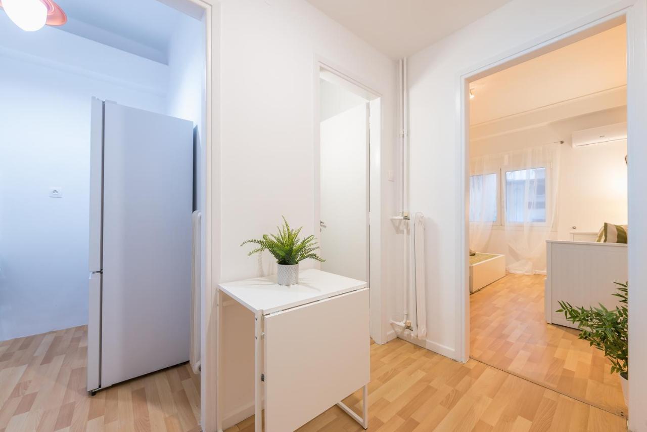 Apartment At Megaro Mousikis St Semi Basement 1Bed 2 Pers 아테네 외부 사진