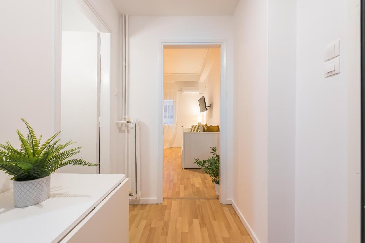 Apartment At Megaro Mousikis St Semi Basement 1Bed 2 Pers 아테네 외부 사진