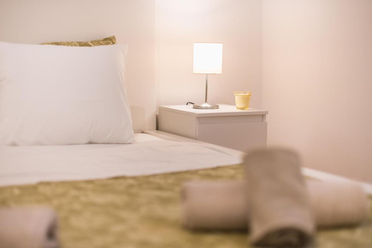 Apartment At Megaro Mousikis St Semi Basement 1Bed 2 Pers 아테네 외부 사진