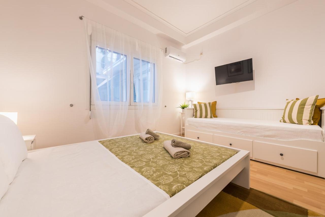 Apartment At Megaro Mousikis St Semi Basement 1Bed 2 Pers 아테네 외부 사진