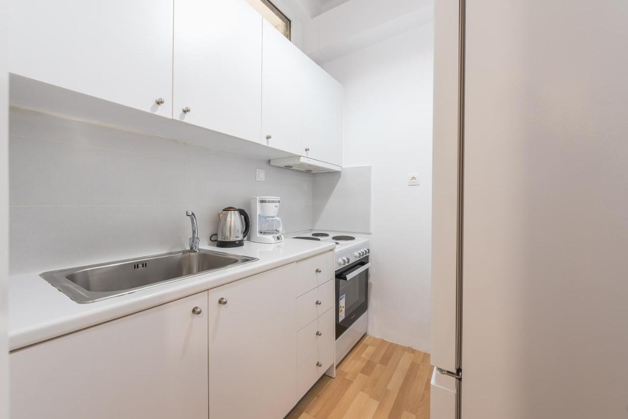 Apartment At Megaro Mousikis St Semi Basement 1Bed 2 Pers 아테네 외부 사진