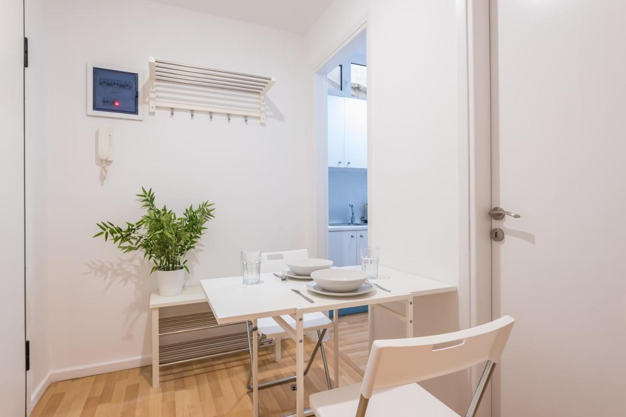 Apartment At Megaro Mousikis St Semi Basement 1Bed 2 Pers 아테네 외부 사진