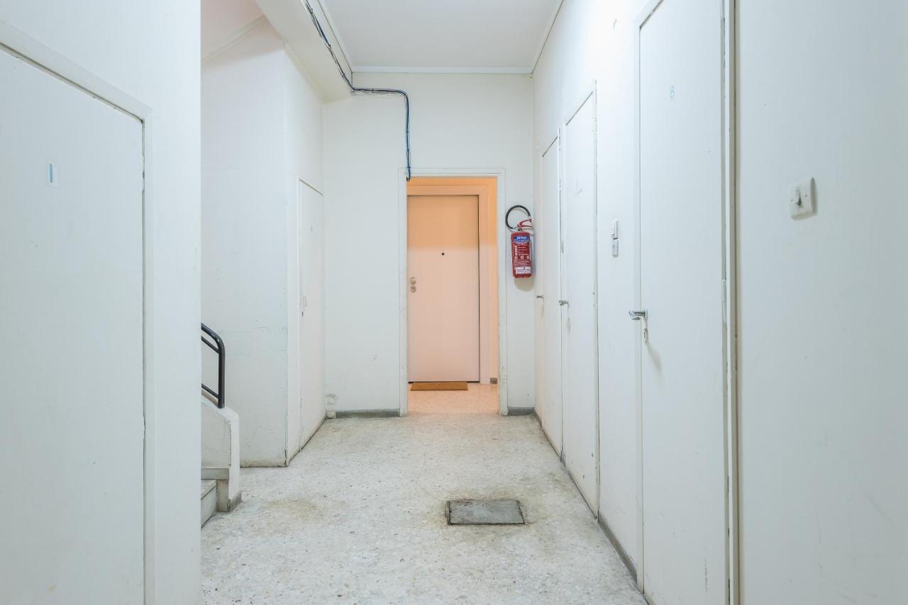 Apartment At Megaro Mousikis St Semi Basement 1Bed 2 Pers 아테네 외부 사진