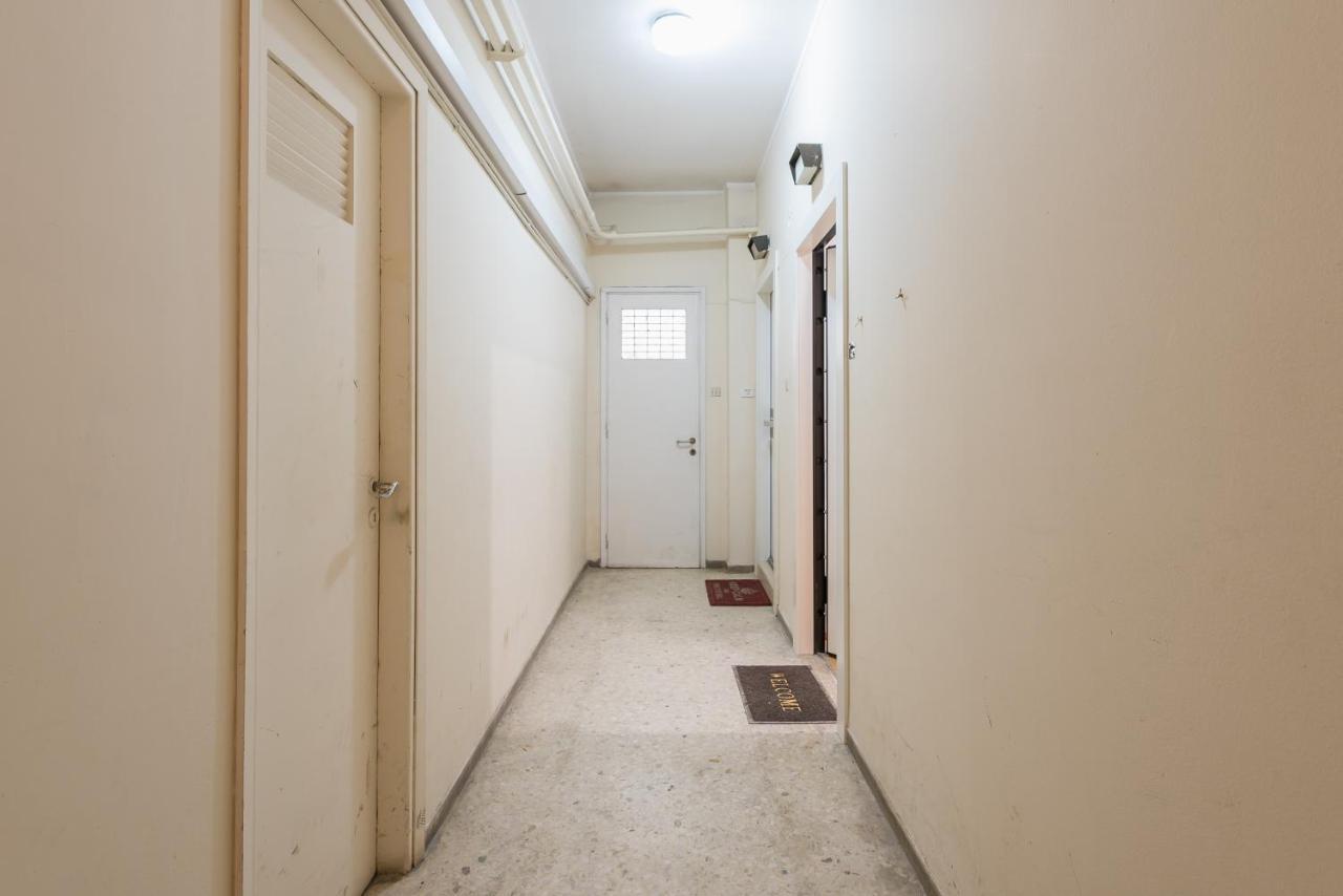 Apartment At Megaro Mousikis St Semi Basement 1Bed 2 Pers 아테네 외부 사진