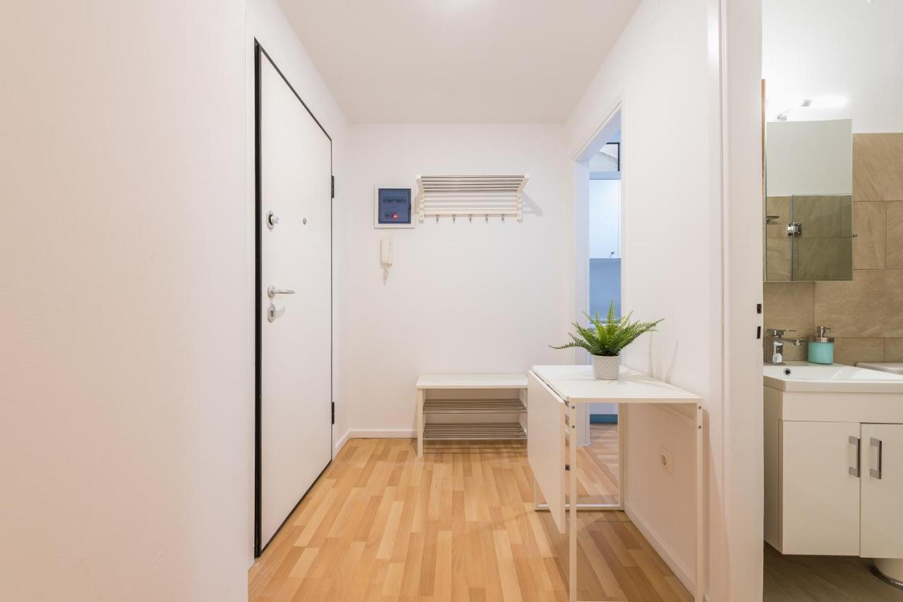 Apartment At Megaro Mousikis St Semi Basement 1Bed 2 Pers 아테네 외부 사진