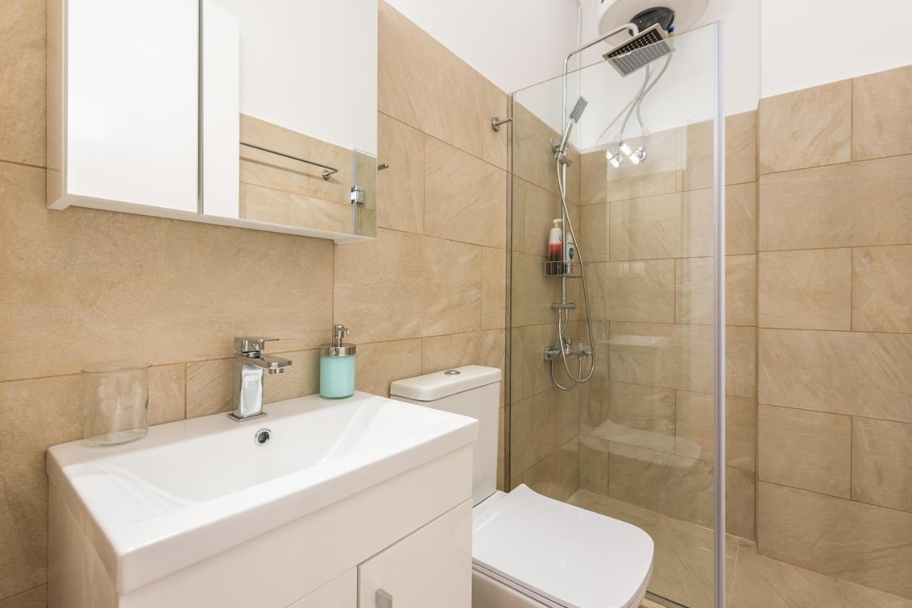 Apartment At Megaro Mousikis St Semi Basement 1Bed 2 Pers 아테네 외부 사진
